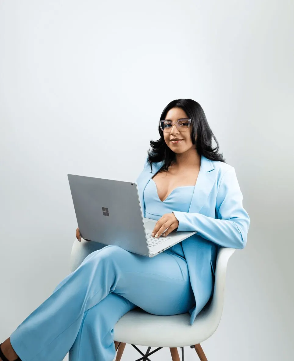 Rebeca Alemán trabajando